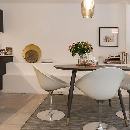 Trendy Centre Studio *